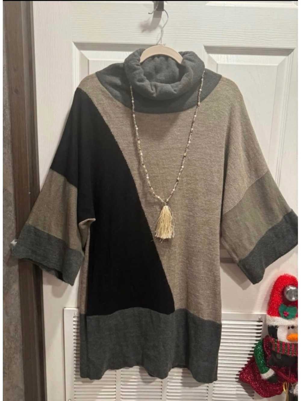 Kensie Blouse/Sweater, Women’s  Size L.